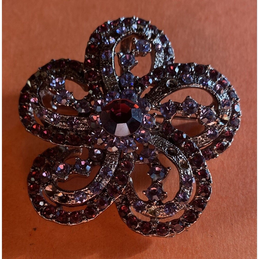 Women’s Brooch Pendant Flower Silver Tone Amethyst Rhinestones 2” Vintage